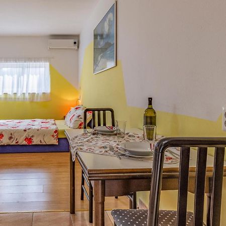 Nice Apartment In Pula With Kitchen ภายนอก รูปภาพ
