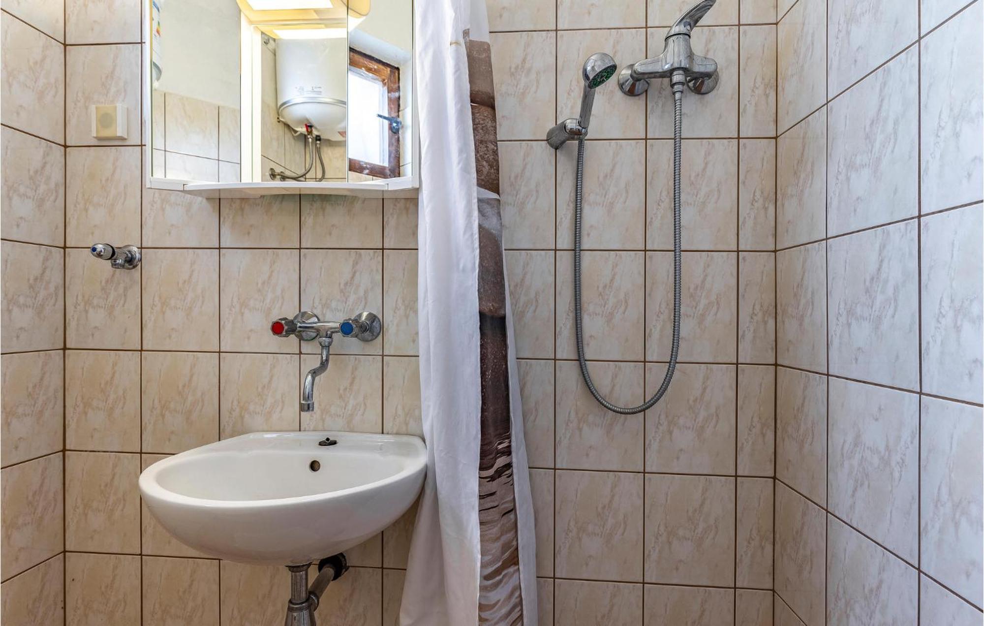 Nice Apartment In Pula With Kitchen ภายนอก รูปภาพ
