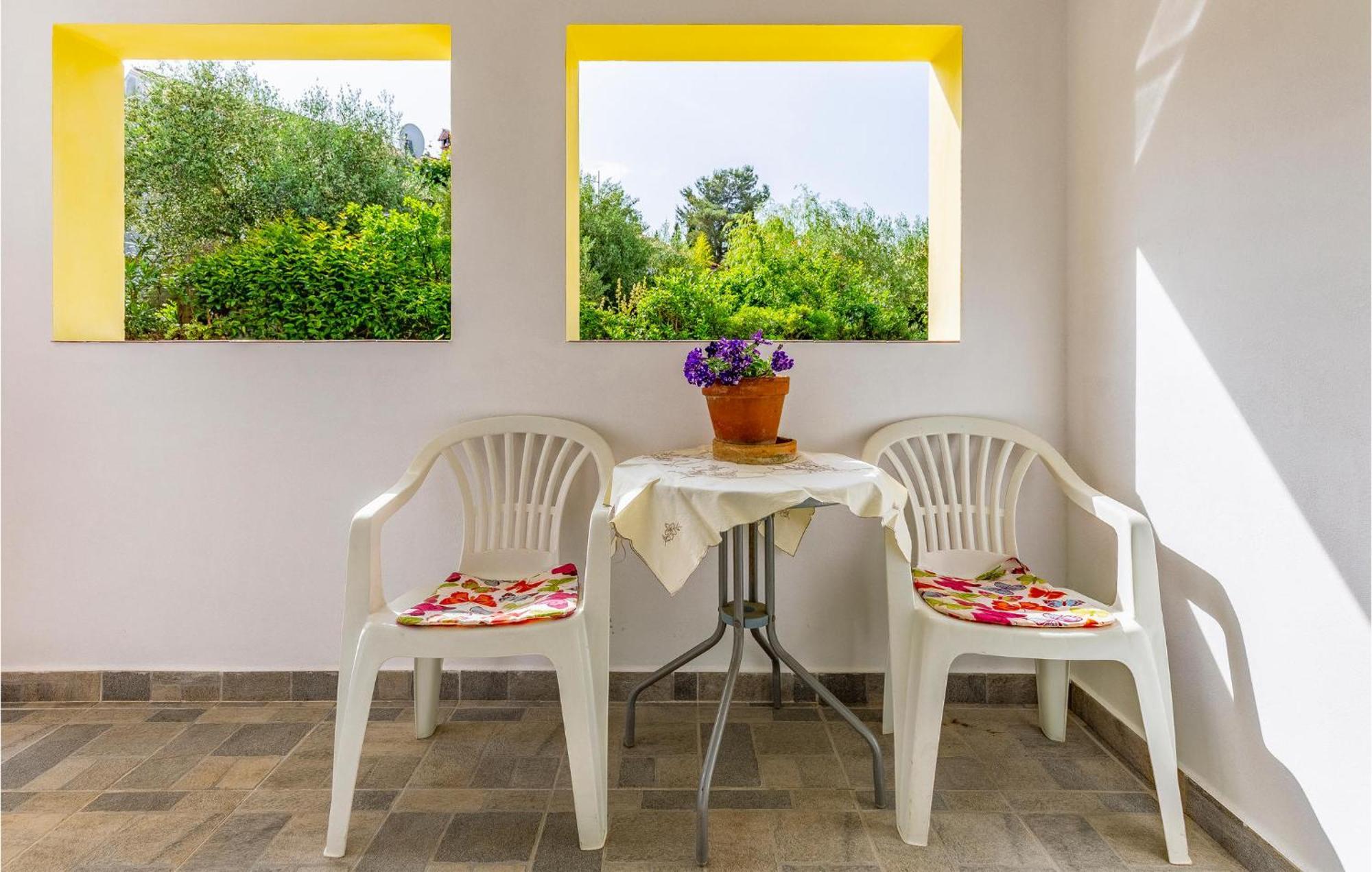 Nice Apartment In Pula With Kitchen ภายนอก รูปภาพ