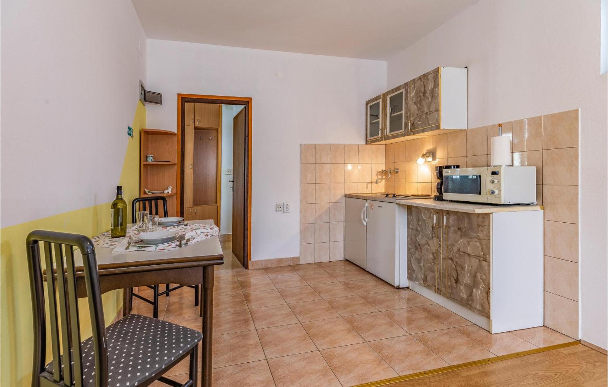 Nice Apartment In Pula With Kitchen ภายนอก รูปภาพ